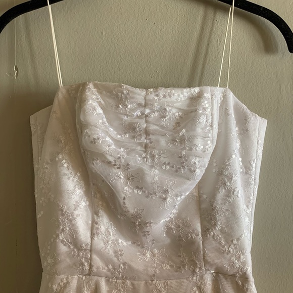 White lace day dress - Picture 3 of 4